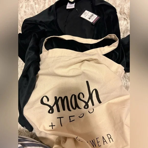 🆕🖤NEW SMASH + TESS VELOUR ROMPER 🖤🆕 - Picture 7 of 10